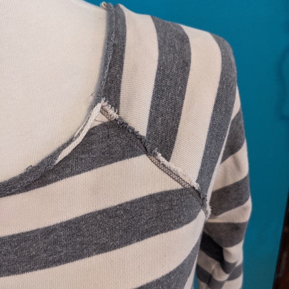 Striped sweatshirt with bow in the back - Picture 5 of 7